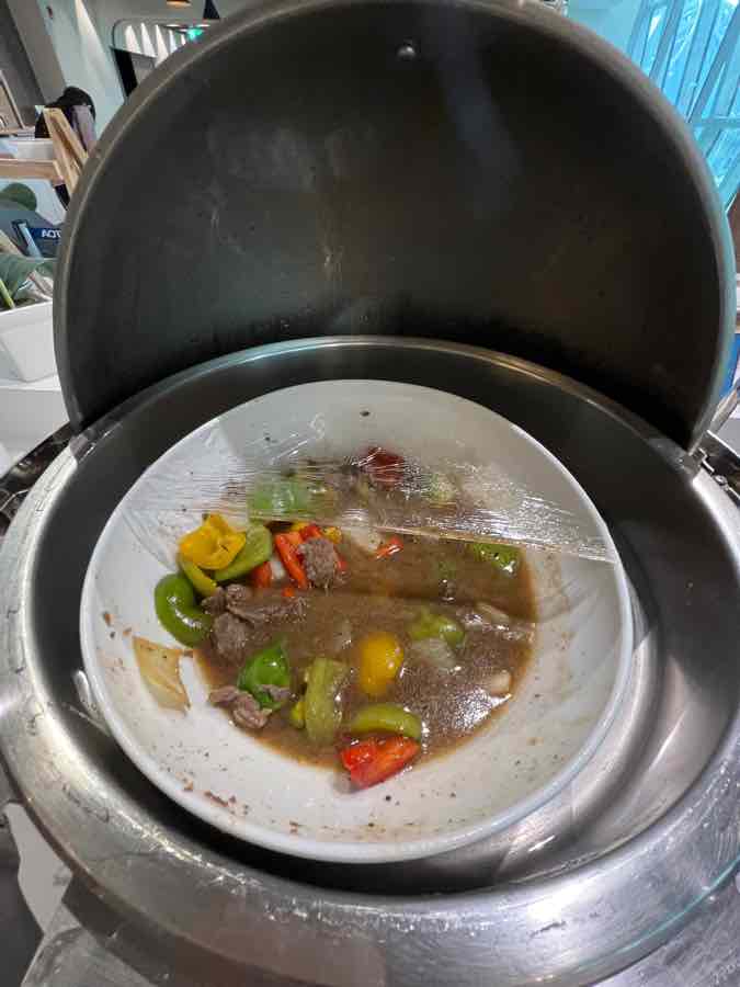 牛肉の胡椒炒めとトムヤムクン
