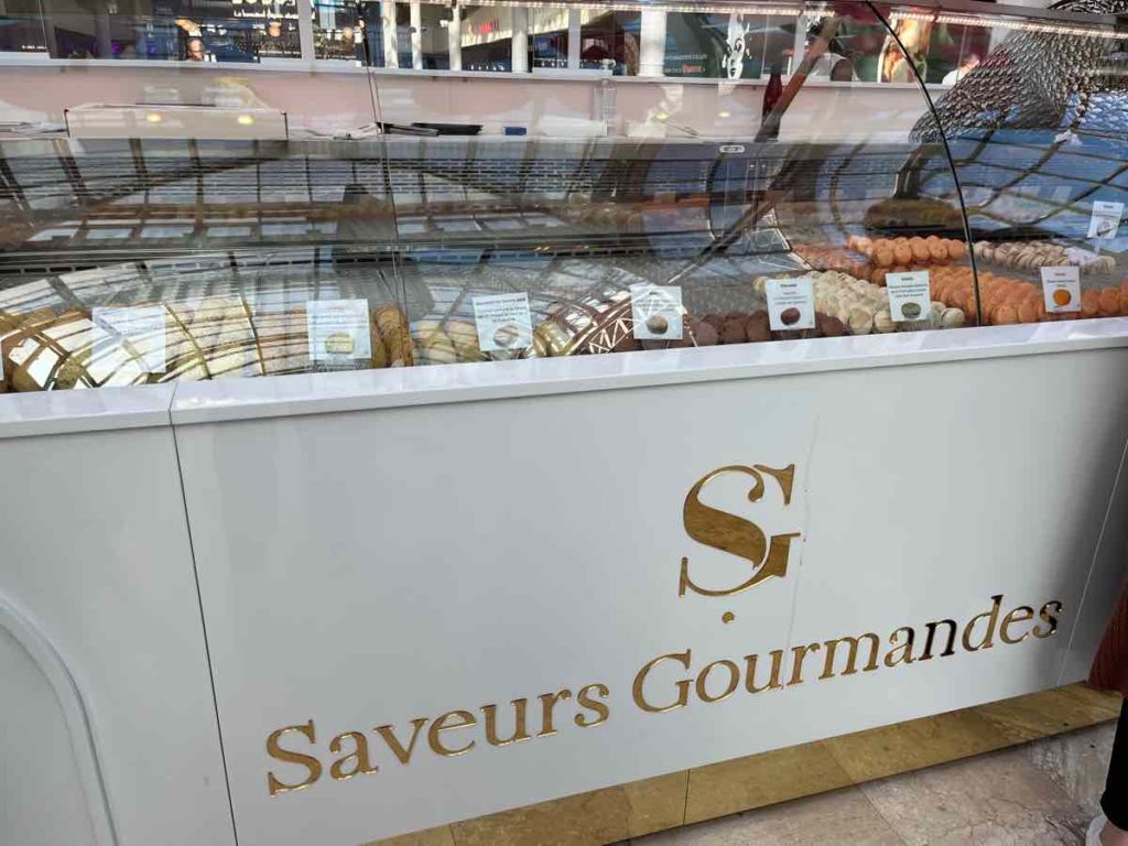 Seveurs Gourmmandes　ショッピングモール内のマカロン店

