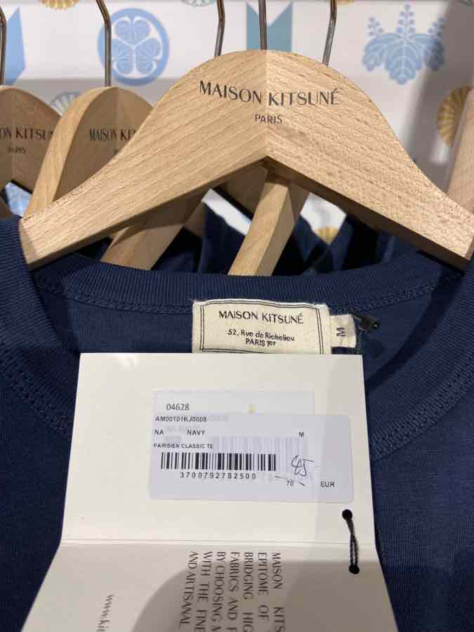 パリジャンのTシャツ価格　45€の値札
