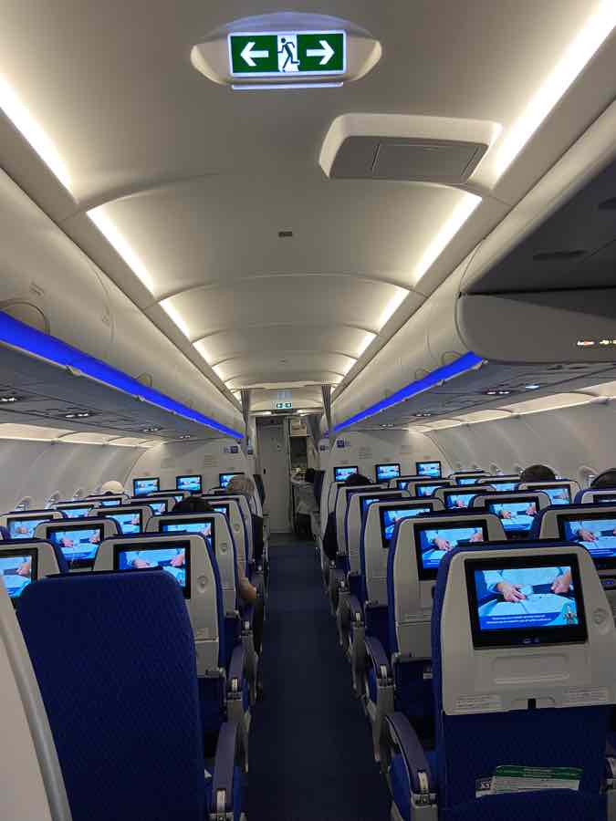 エアバス321　飛行機内　内装