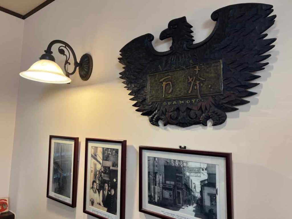 壁掛け　鷲のレリーフ　古い写真