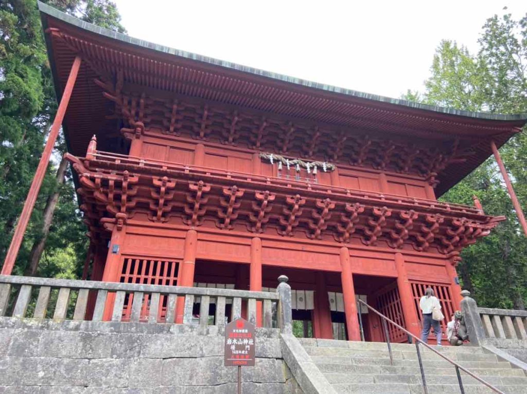 岩木山神社　赤い楼門
