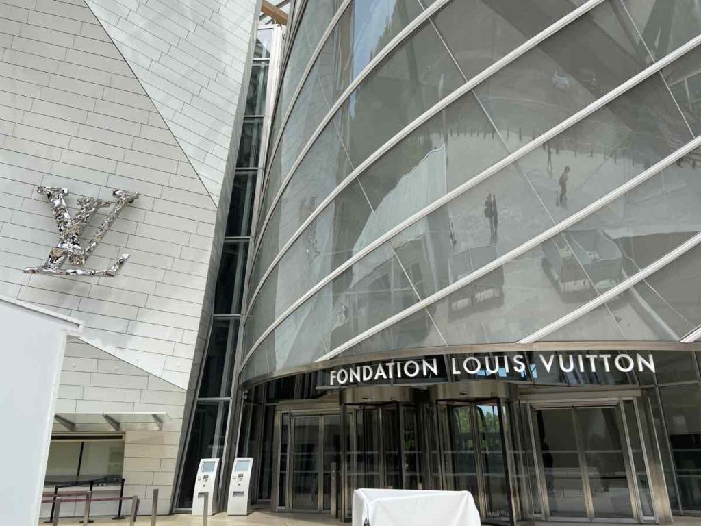 Fondation Louis Vuitton entrance