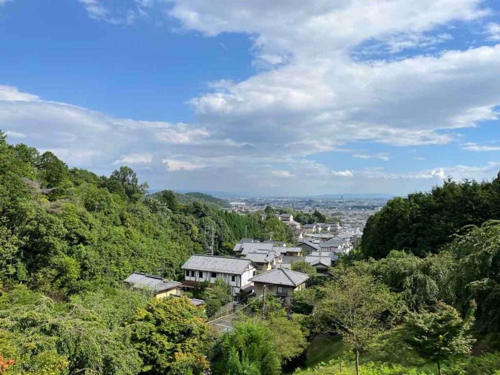 西寿寺の墓所からの見晴らしの良い景色