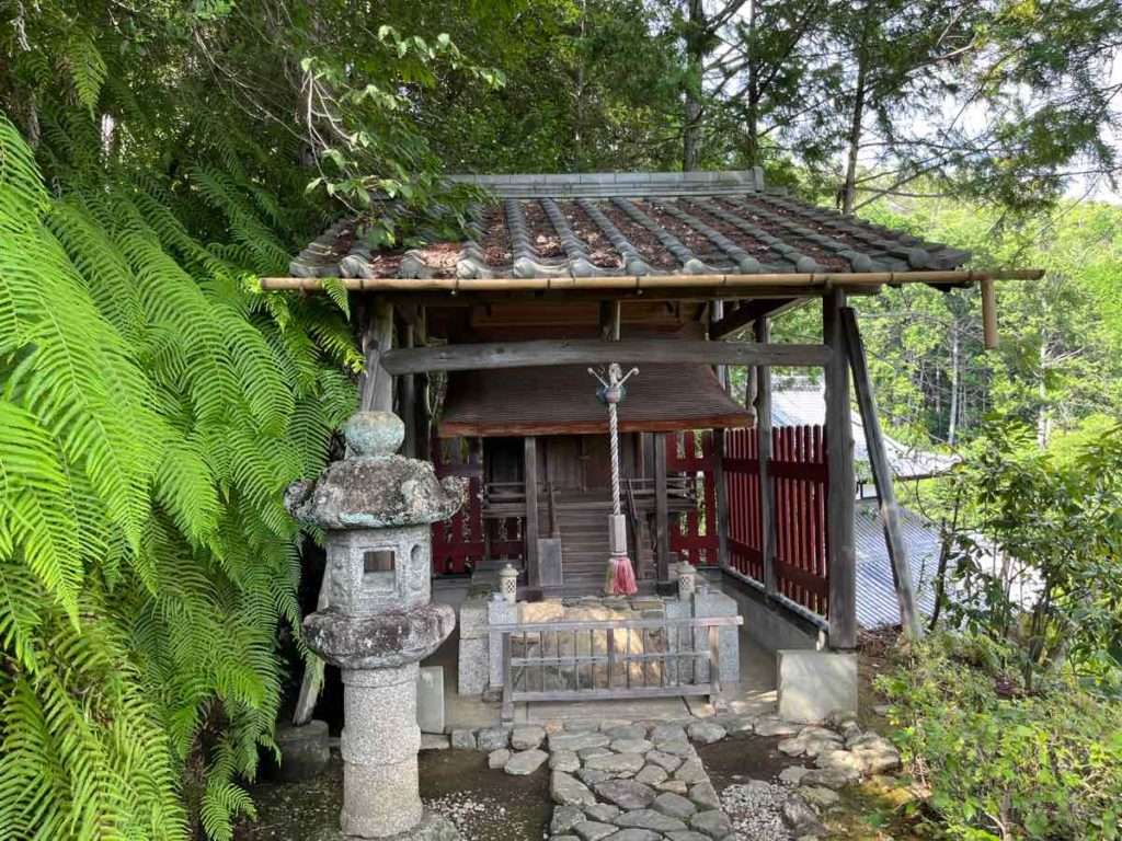 三光石神社のお堂