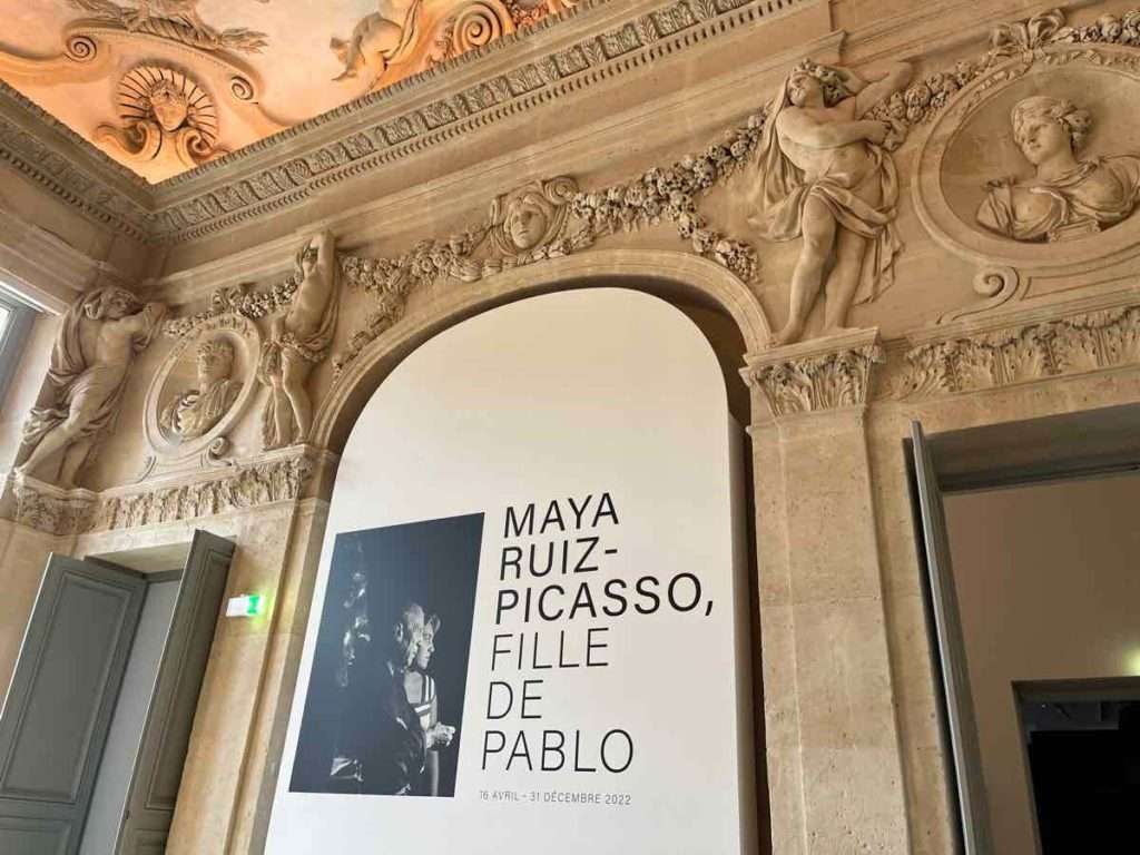 マヤ・ルイス・ピカソ パブロの娘の看板