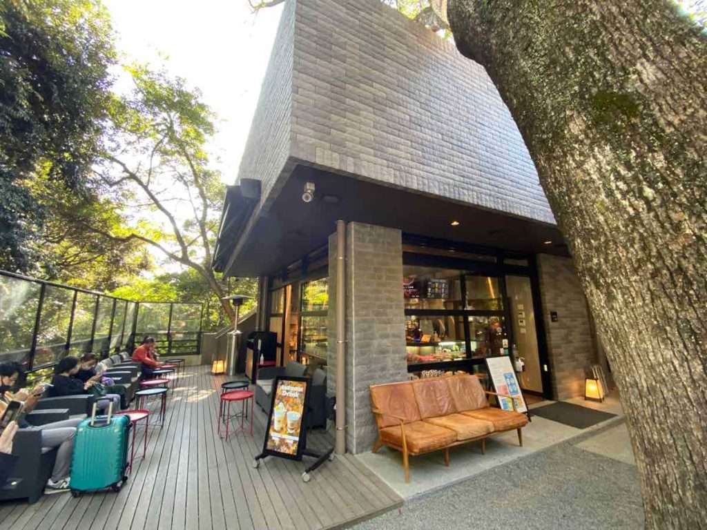 來宮神社の授与所に併設されているお洒落なカフェ