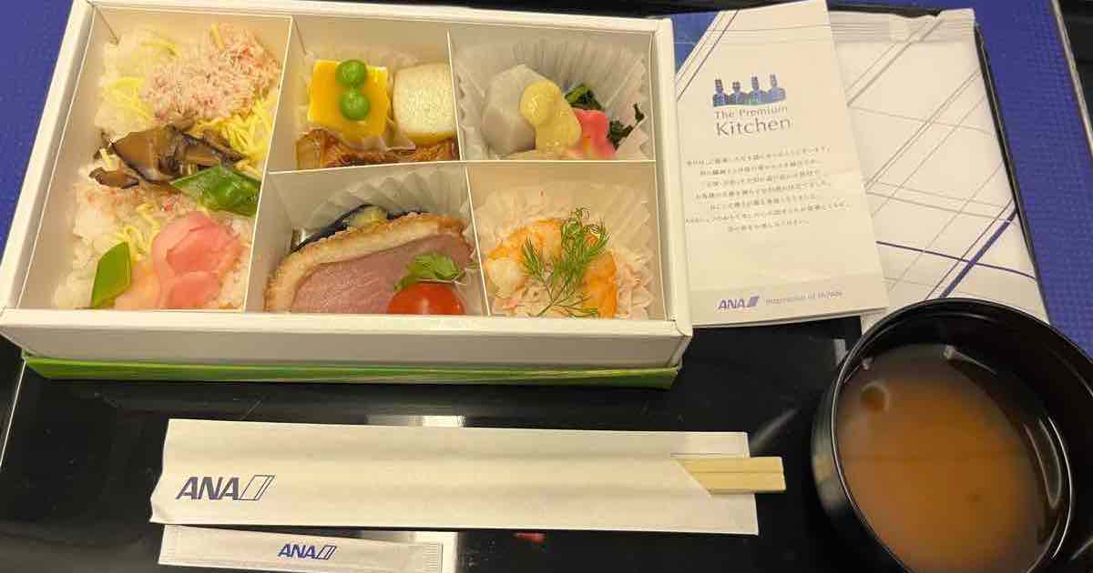 鹿児島空港から羽田空港へむかうanaプレミアムの機内食