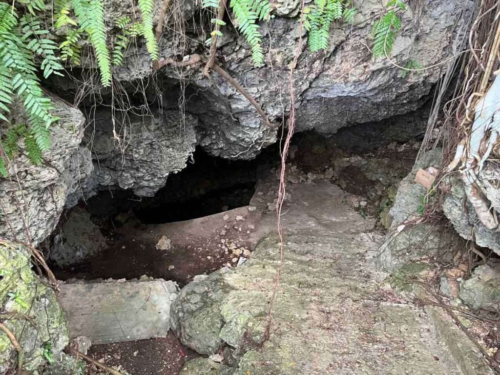 ぶとら井(ブトゥラガー)呼ばれる洞窟の井戸