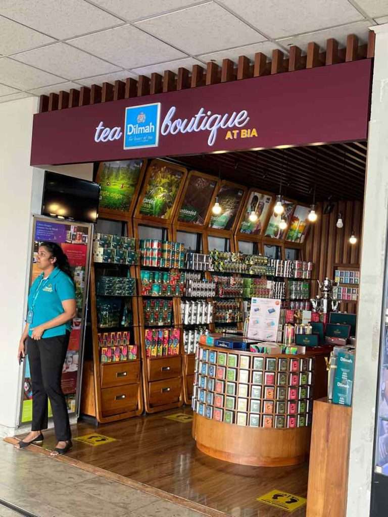 コロンボ空港の中のdilmahの免税店
