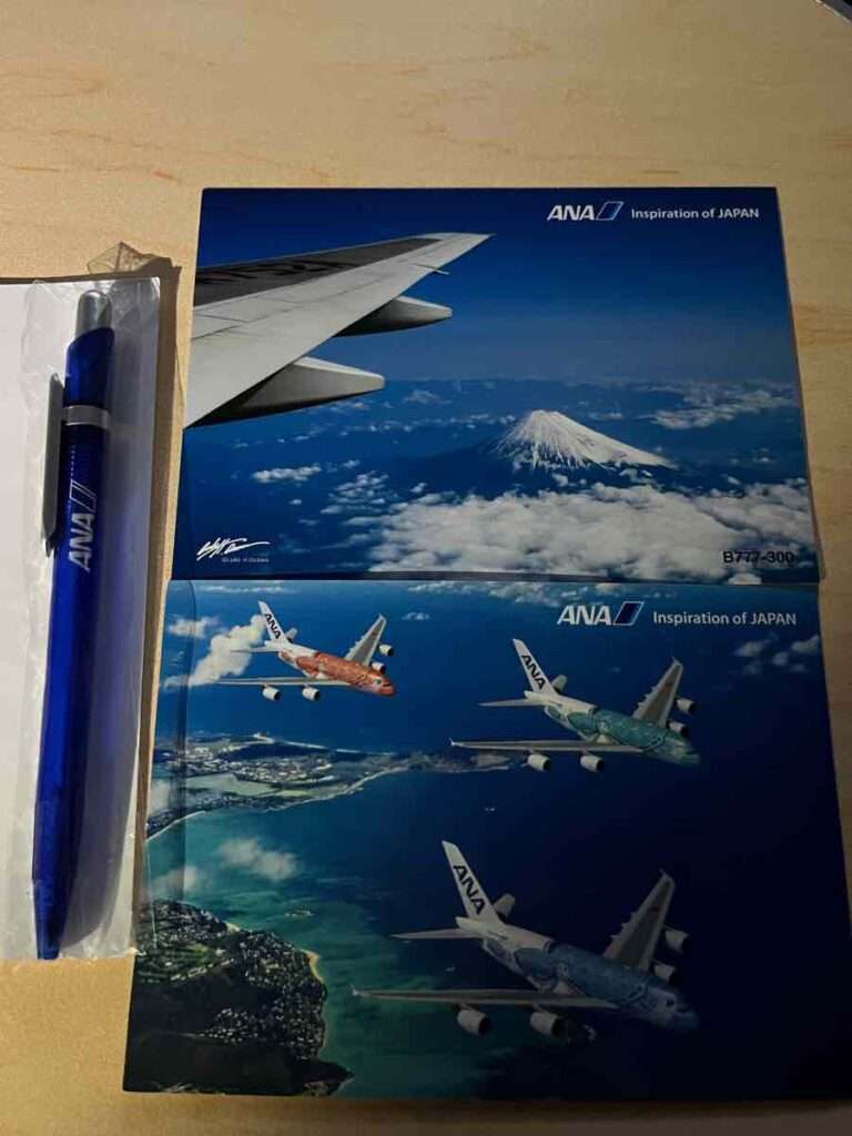 ANAの飛行機と富士山の絵葉書とボールペン