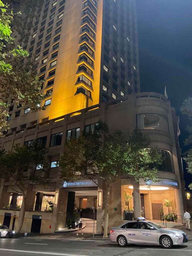 32階建てのシドニーにあるインターコンチネンタルホテル