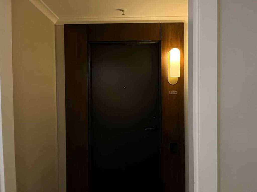 客室の扉