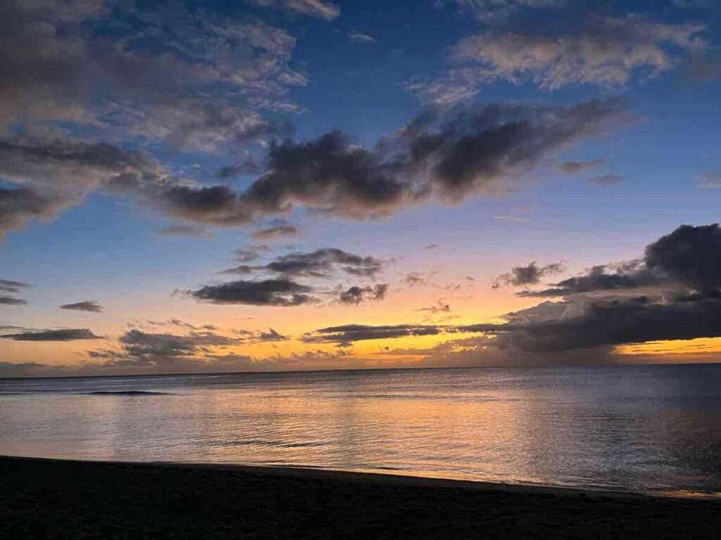ナタンドラビーチの美しい夕焼け
