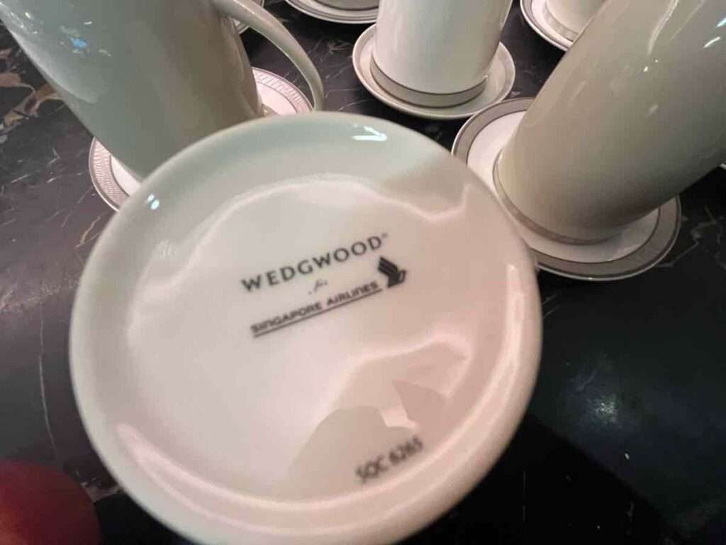 ウェッジウッドの白いコーヒーカップ