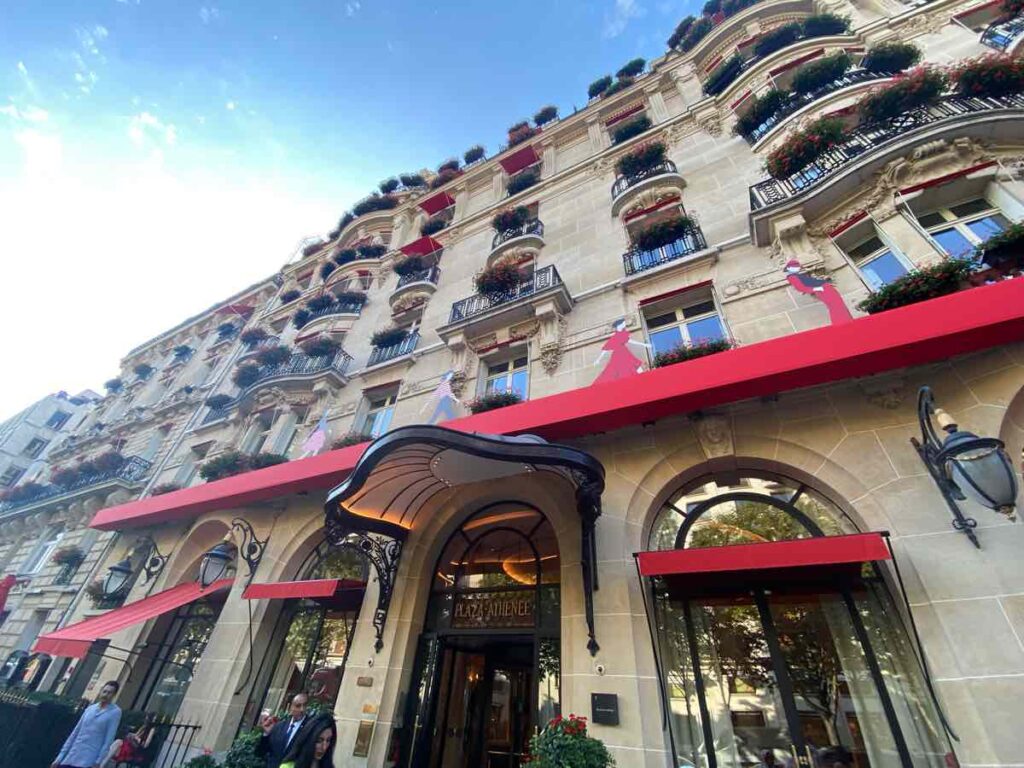 Hôtel Plaza Athénéeの外観
