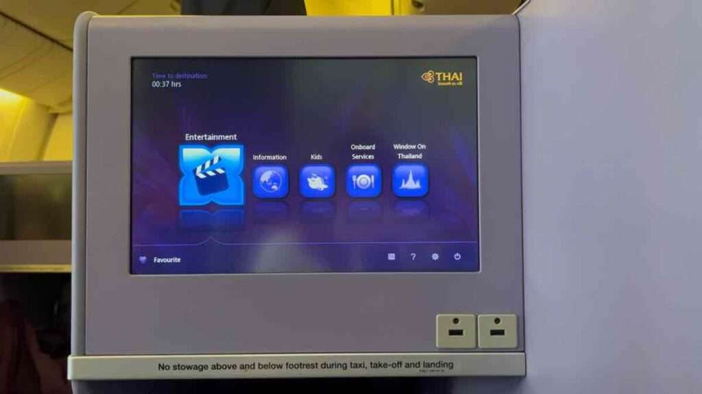 タイ航空の美しいサムネイル入りの大型テレビモニター
