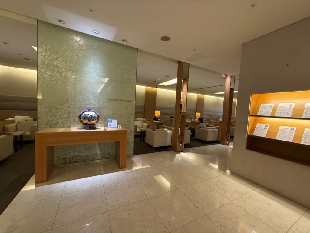 成田空港第2ターミナルにあるチャイナエアラインとスカイチーム指定ラウンジであるダイナスティラウンジ。広くて美しいエントランス