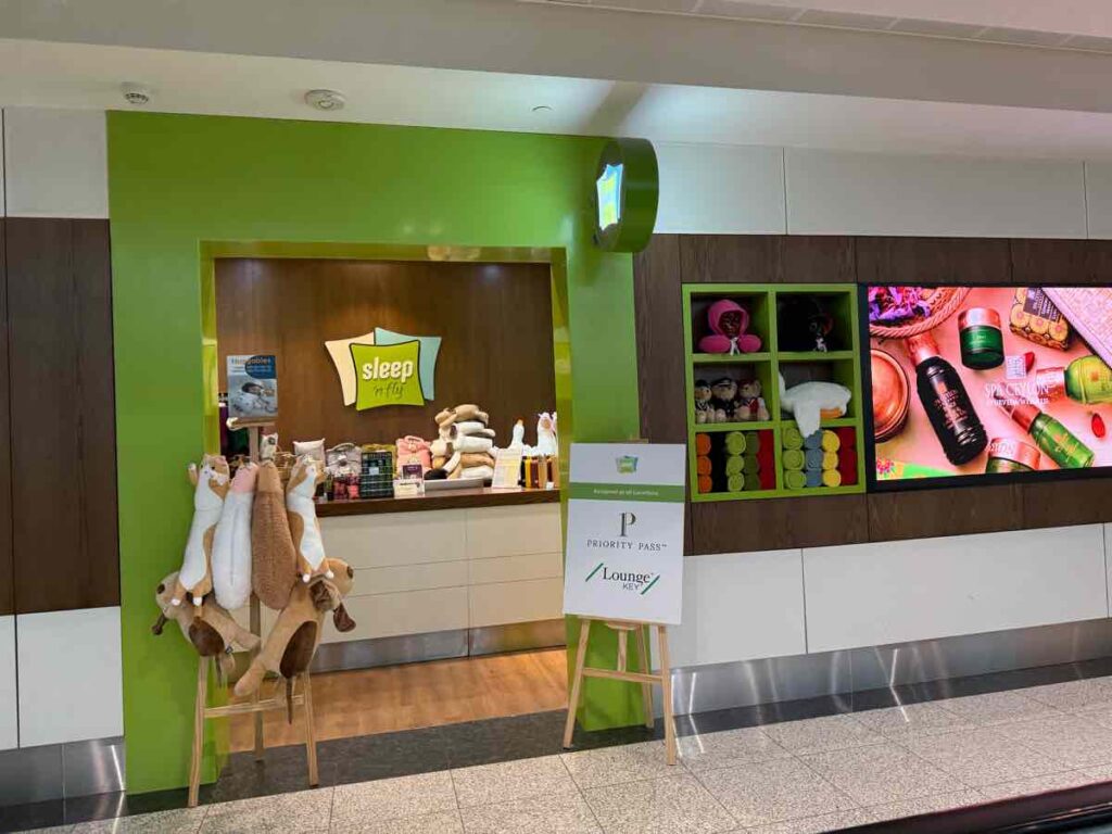 sleep 'n flyの入り口外観