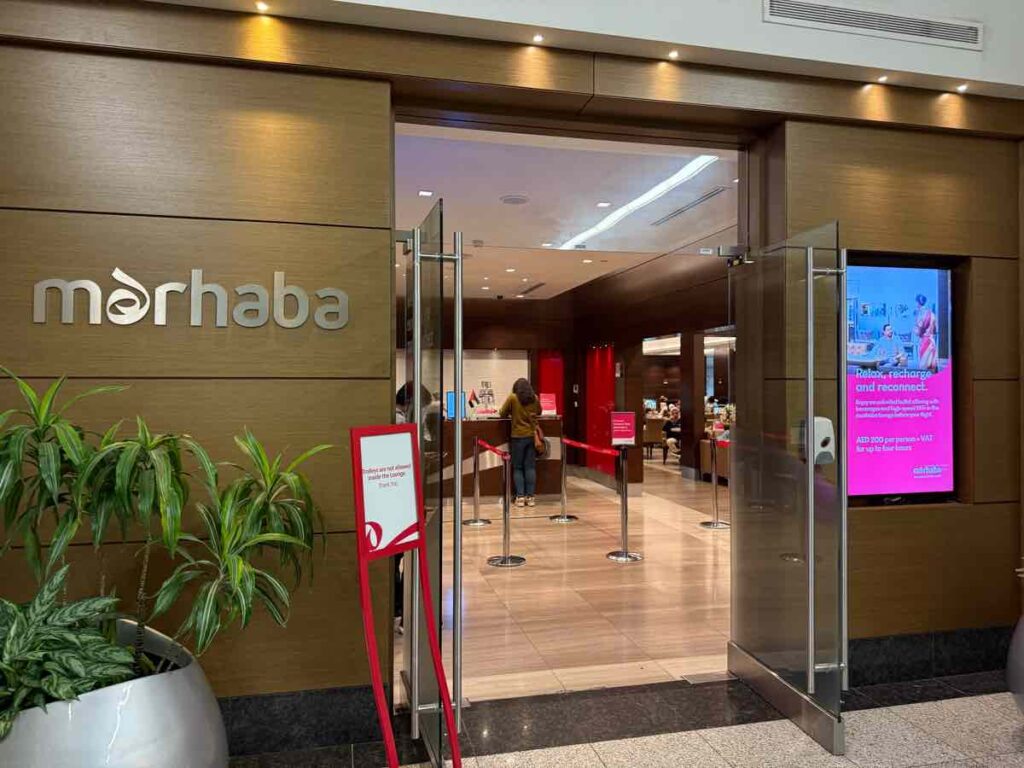 ドバイ空港内マルハバラウンジのエントランス