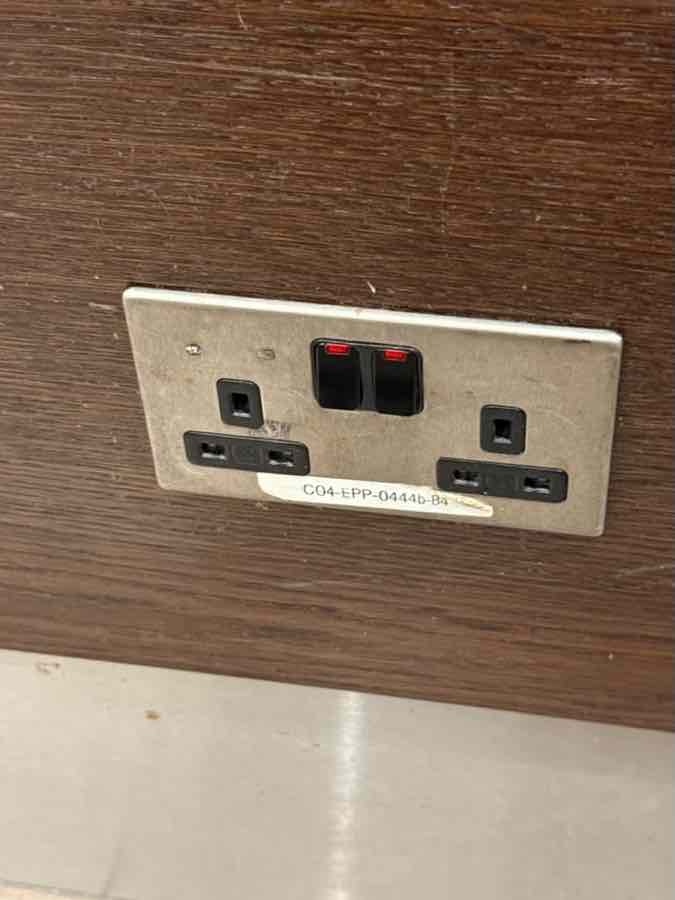 イギリス型のBFコンセントプラグ