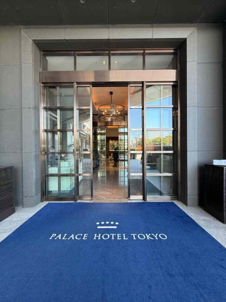 パレスホテル東京のエントランス