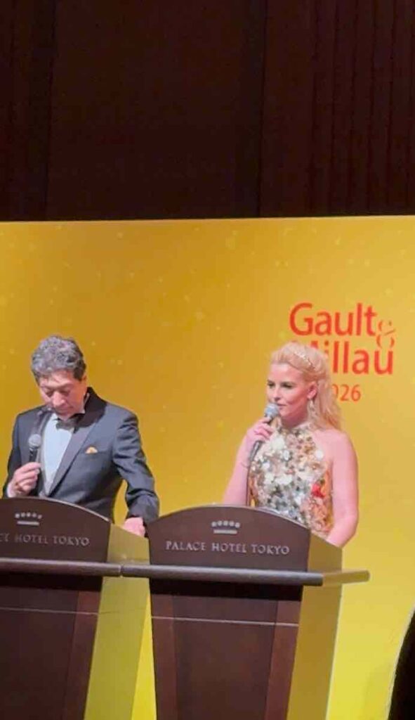 フリーアナウンサーの宮川 俊二(みやがわ しゅんじ)さんと、フランス出身の日本育ちで日本語が堪能なクララ・ボダンさん